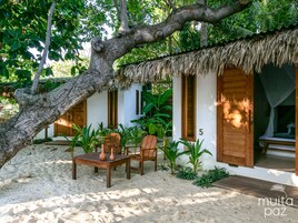 DELUX SUITE WITH SEA VIEW | 庭院景观