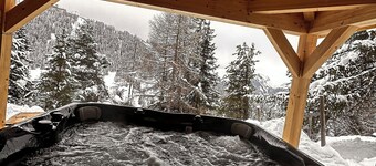 Genepi Chalet sleeps 14 Jacuzzi sleeps 6/8