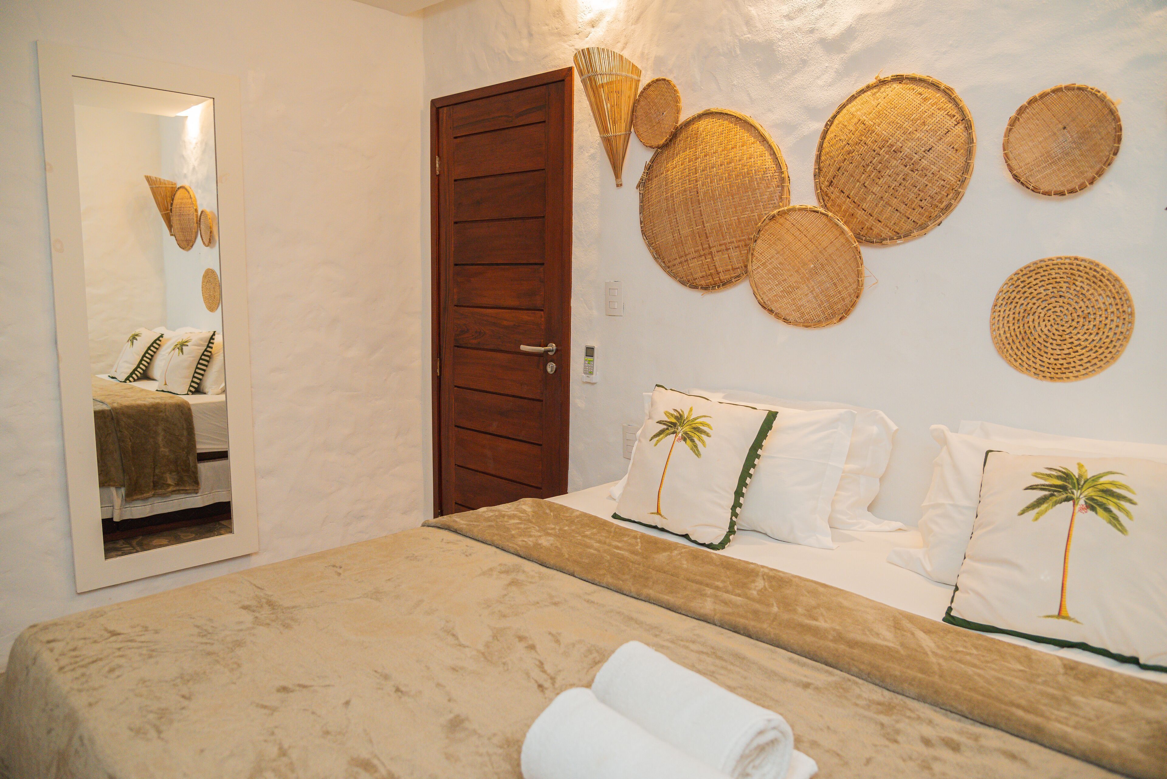 Ropa de cama de alta calidad, minibar, cortinas opacas