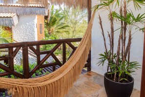 ห้องคอมฟอร์ท | เครื่องนอนระดับพรีเมียม, มินิบาร์, ผ้าม่านกันแสง, ห้องเก็บเสียง