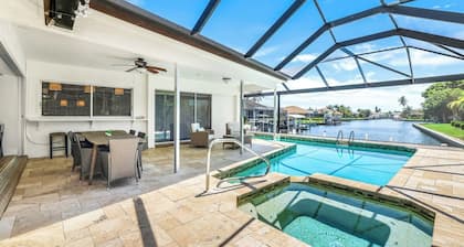 Ultimate getaway w/incredible views, stunning sunsets, private pool/spa & so...