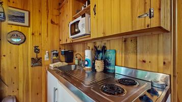 Fridge, microwave, stovetop, cookware/dishes/utensils