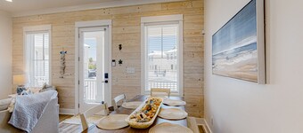 Friendly home with private pool, WiFi, private washer/dryer, and central AC