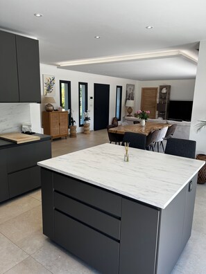 Dining - NEW CONTEMPORARY VILLA CÔTE D'AZUR BETWEEN SEA AND LAKE (Peymeinade)