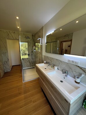 Bathtub, hair dryer, towels, soap