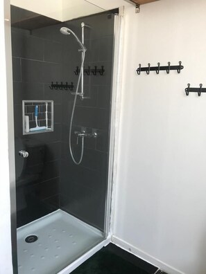 Shower, hair dryer, towels, toilet paper - Charming fisherman's cottage, center of Fécamp, 5 min from the port (Fécamp)