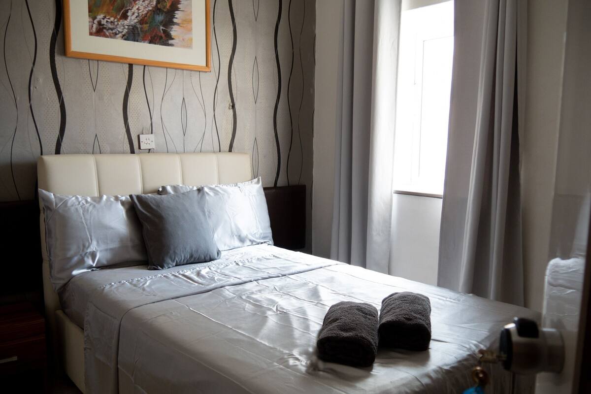 Minibar, iron/ironing board (on request), free WiFi, bed sheets