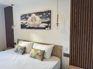 Deluxe Room - Pierre De Soleil Guesthouse (St. Paul's Bay)