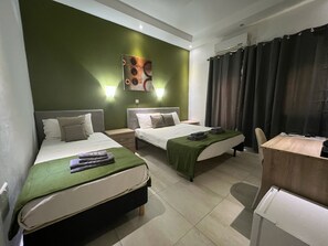 Comfort Triple Room - Pierre De Soleil Guesthouse (St. Paul's Bay)