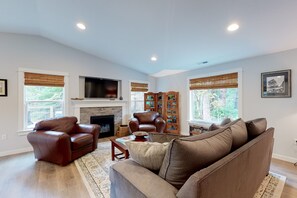 TV, caminetto, videogiochi, libri