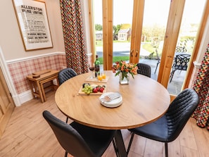 Cottage | Private kitchen | Fridge, dishwasher, electric kettle, toaster