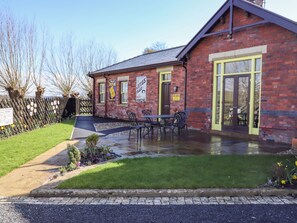 Cottage | Property grounds - The Ticket Office Allerston (Pickering)