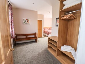 2 bedrooms, individually decorated, individually furnished, free WiFi - The Ticket Office Allerston (Pickering)