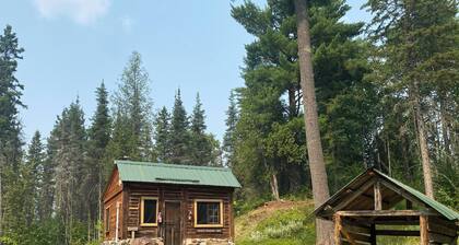French-Canadian Cabin - Cozy Rustic Getaway
