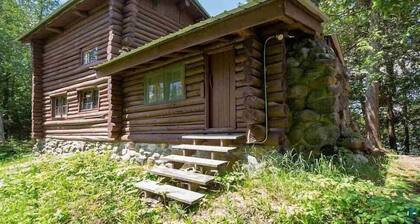 Glacial Esker Bunkhouse - Spacious Lakeside Rustic Lodge