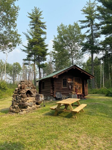 Sunrise Cabin - Secluded Rustic Retreat