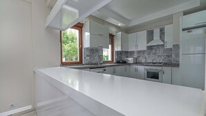 Deluxe Villa | Private kitchen | Fridge, microwave, oven, stovetop - Pak Villam (Kemer)