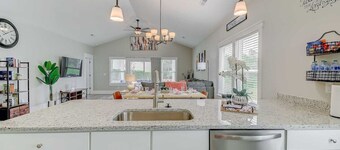 New Tucked Away Quiet Beach Haven