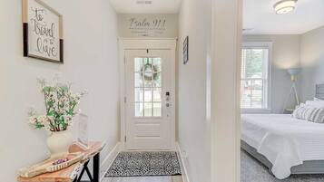 3 bedrooms, desk, iron/ironing board, WiFi