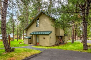 Exterior - RANC16 - Cozy Cabin, Community Pool (Sunriver)
