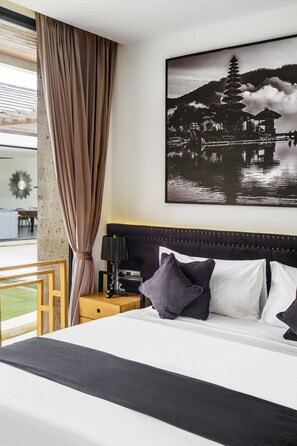 3 عدّة غرف نوم وخزنة داخل الغرفة وتجهيزات عازلة للصوت ومكواة/لوح كي