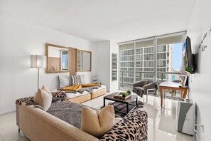 Smart TV, computer monitors - 0142 Skyline Serenity 1B/1B (Miami)