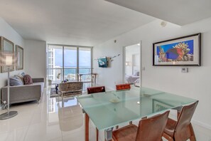 Smart TV, computer monitors - 0142 Skyline Serenity 1B/1B – 10% Off for Thanksgiving (Miami)