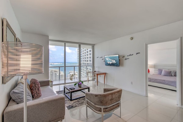 Our living area, great view to the ocean and the city! Hi tech Television, 4 K