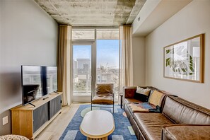 Televisión, tenis de mesa y libros 