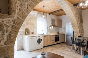 Fridge, oven, dishwasher, coffee/tea maker