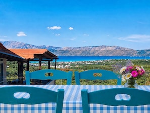Outdoor dining - Dina’s Cottage Ideal Base for Balos & Elafonisi (Καλλεργιανά)