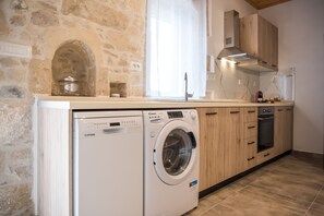 Fridge, oven, dishwasher, coffee/tea maker - Dina’s Cottage Ideal Base for Balos & Elafonisi (Καλλεργιανά)