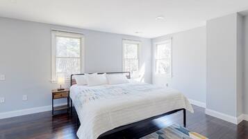 5 室のベッドルーム、アイロン / アイロン台、インターネット、ベッドシーツ