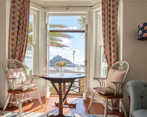 Luxury 2 bed apartment - best view in Cornwall?