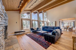 TV, peis og bordtennis