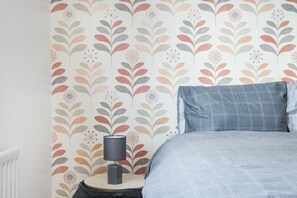 3 chambres, bureau, Wi-Fi gratuit, draps fournis