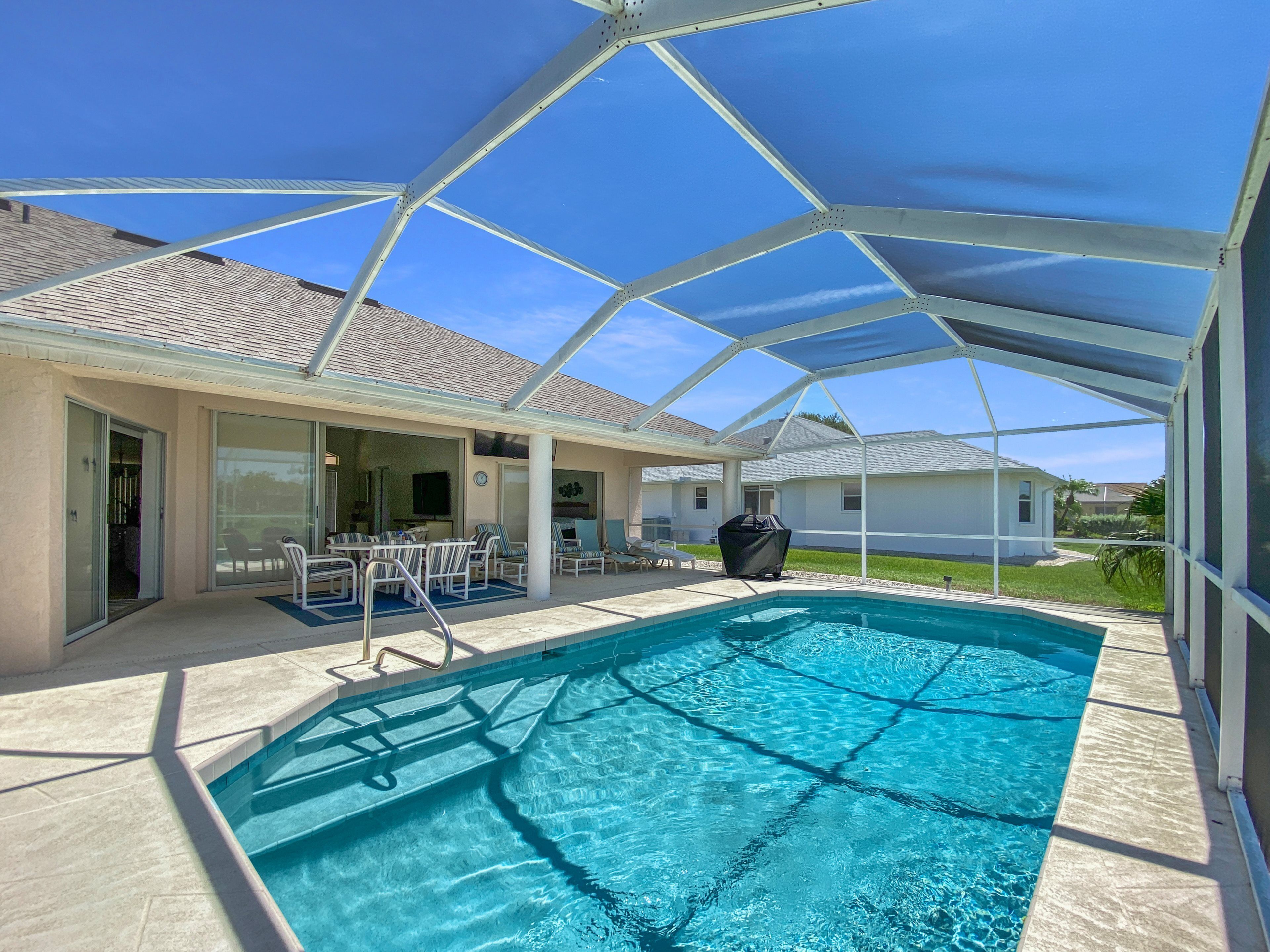 Bella Vista, full refund*, heated pool, sleeps 6