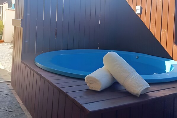 Suite | Outdoor spa tub
