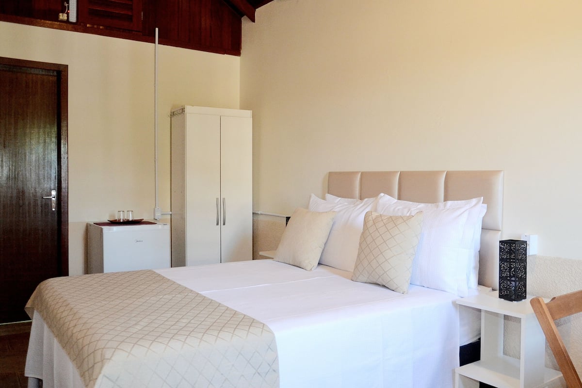 Economy Double Room | Hypo-allergenic bedding, individually decorated, desk, laptop workspace