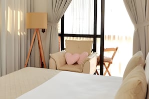 Ropa de cama hipoalergénica, decoración personalizada y escritorio