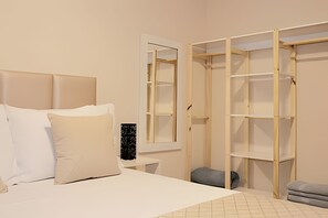 Suite | Hypo-allergenic bedding, individually decorated, desk, laptop workspace