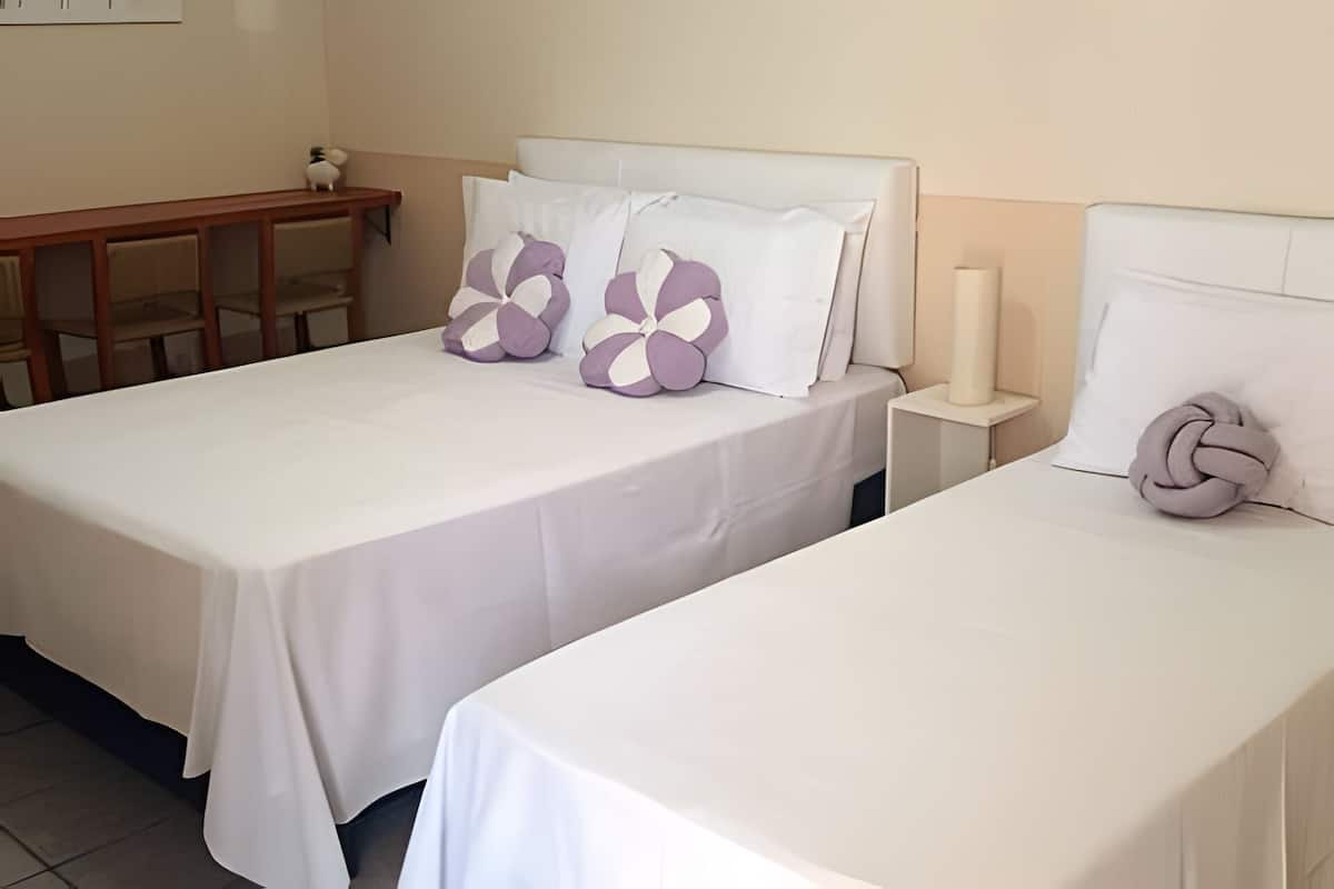 Ropa de cama hipoalergénica y escritorio 