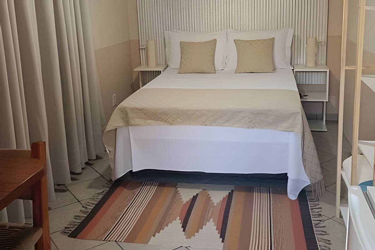 Ropa de cama hipoalergénica y escritorio 