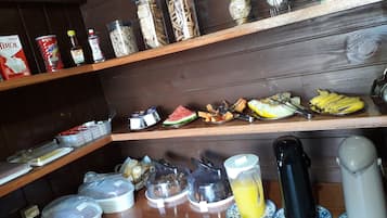 Desayuno bufé gratuito y diario