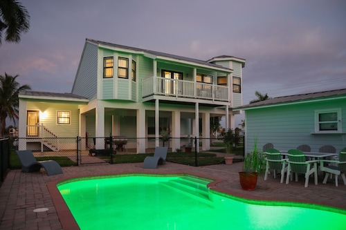 4-bedroom house with pool steps from the dock!