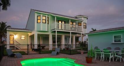 4-bedroom house with pool steps from the dock!