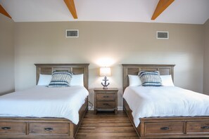 4 bedrooms, iron/ironing board, free WiFi, bed sheets - 4-bedroom house with pool steps from the dock! (Everglades City)