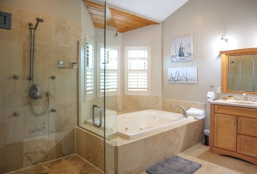 4-bedroom house with pool steps from the dock!