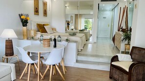 1 slaapkamer, een strijkplank/strijkijzer, gratis wifi, beddengoed