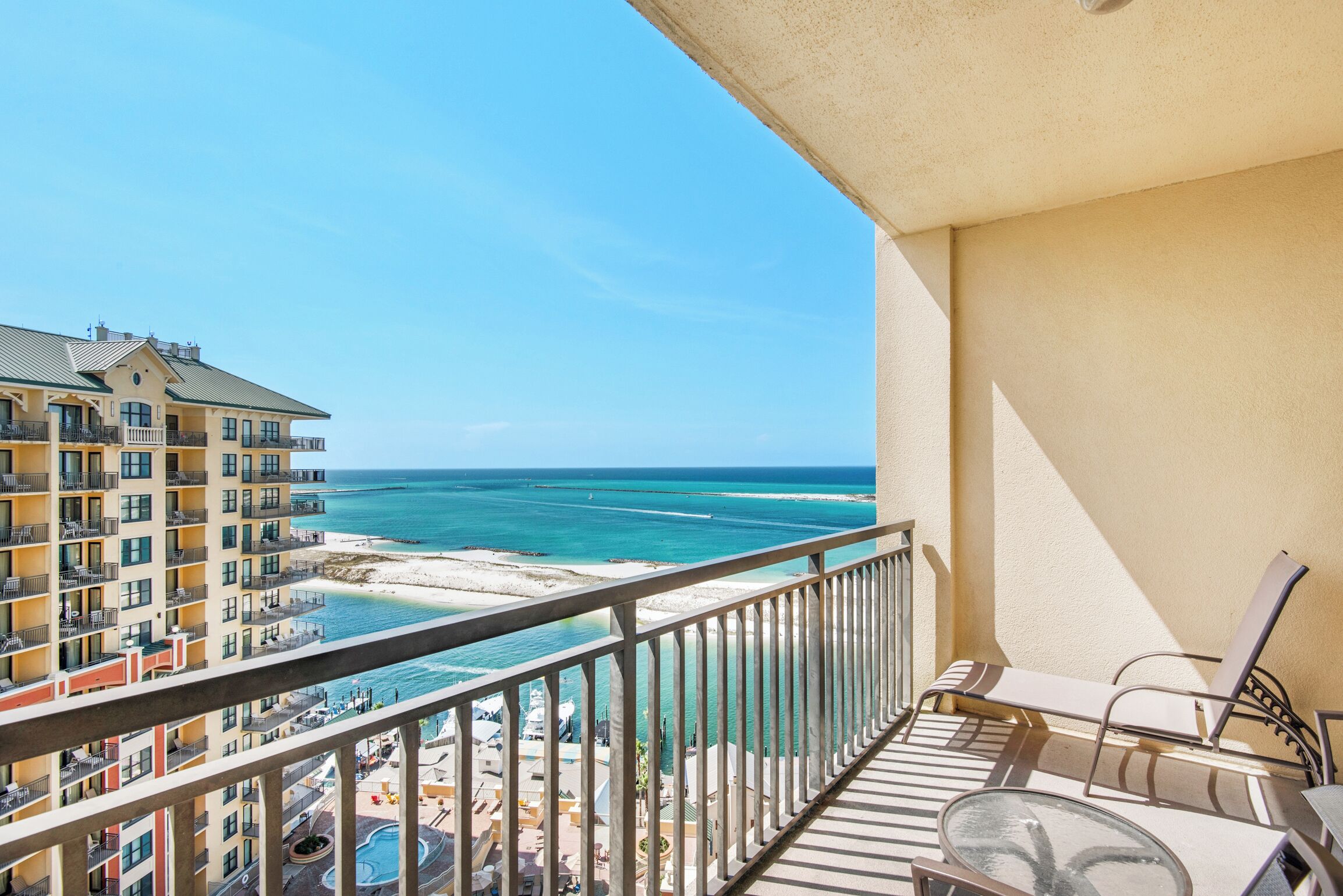 We❤️Snowbirds-Overlooking Pool-Gulf Views-3BR Emerald Grande W1221
